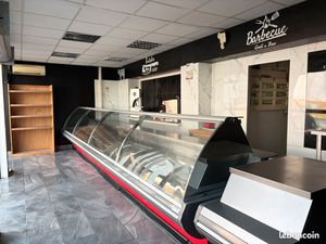 Local commercial 140 m² avec parkings