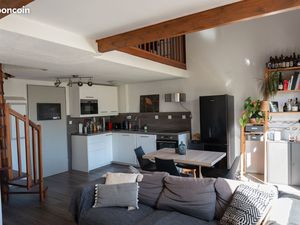 ? Aix-en-Provence – T2 Duplex Atypique avec Terrasse  Vue Dégagée et Garage