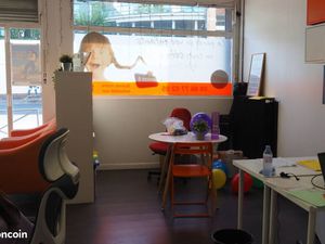 Boutique 61 m² ISSY LES MOULINEAUX