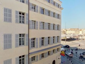 Part vend Grand T2 traversant E/O Vieux Port de 55 m2