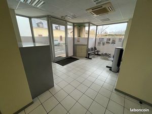 Local / Bureaux professionnels – 110 m² – Centre Bourg Montfort-le-Gesnois