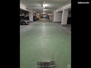 Place de parking grand format accès large rampe Paris 14 bd brune