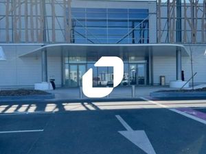 Local commercial 586 m²