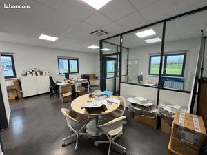 Magnifique bureau ou local aux normes PMR