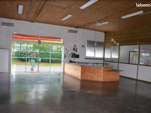 Local commercial 152 m² YSSINGEAUX