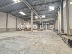 Local industriel 2 906 m²