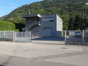 Bâtiment artisanal et commercial