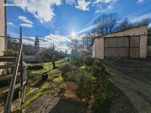 Bel ensemble immobilier avec jardin et atelier