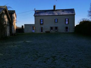 Maison dependances propriete atypique