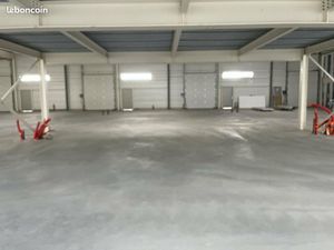 Local d'activité 258 m²