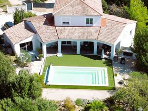 Superbe villa lumineuse - 203m² + sous-sol  8 pièces  terrain 1050m²  piscine & jardin pay