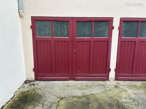 Garage fermé (box) et sécurisé dans rue passante