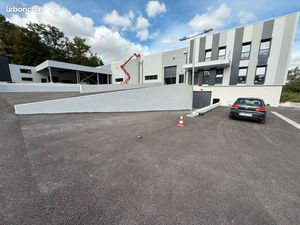 Locaux d'activité et bureaux de 110 m2 à plus de 1 375 m2