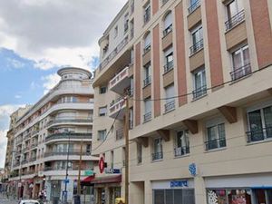 Location un box fermé au centre ville des Lilas