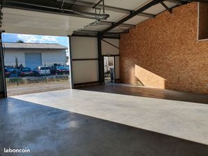 Location entrepôt saucats