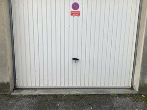 Grand garage avenue des hirondelles