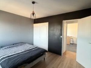 Superbe appartement refait à neuf   3 chambres 5 pieces À 2 pas du Champs de Mars. Pour co