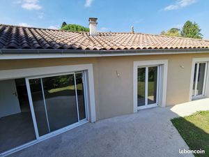 Villa de plain pied récente 2012