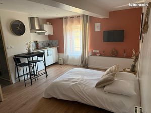 Studio meublé de charme – Centre historique de Nîmes – Arènes à 20 m