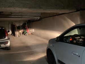 29m2  Deux places de Parking en enfilade  Les Lilas