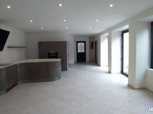 Appartement avec terrasse et garage en centre ville