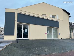 Location local commercial - Saintes 17100