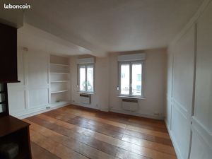 Très lumineux  F1 bis  25 m2  quartier bas ormeaux  10 mns à pieds de l'hotel de ville