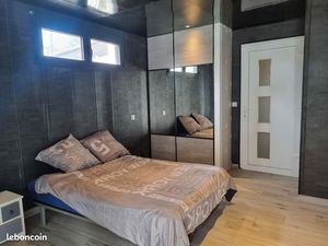 Loue Studio meublé à l année