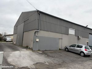 Hangar et bureau à louer
