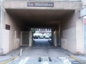 CAVE BOX AIGUILLON 8mcube au REZ DE CHAUSSEE dans résidence sécurisée (3 portes)