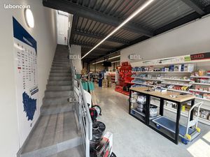 Local bureaux 277 m²