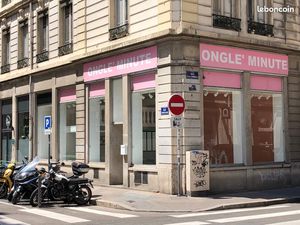 Local commercial refait à neuf  lyon 6eme  70 m² . Toute activité possible