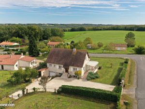 ? Maison rénovée 7 pièces / 2 SDB + Cuisine équipé + Véranda + Sous-sol/Garage (+ Hangar a