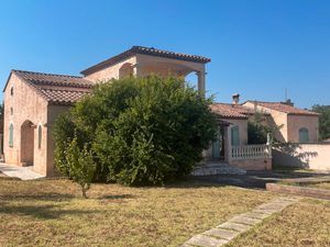 Villa de 140m2 + Studio + Piscine + 3 Garages - Terrain 2135m2- RARE