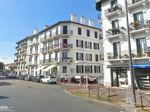 Cave centre ville St Jean de luz Place Foch/ Gare