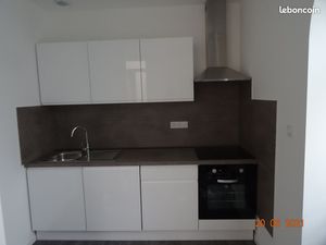 Particulier loue F3 neuf en duplex 54m2 refait à neuf avec place de parking  très lumineux