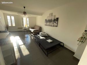 Studio 27 m2 la timone avec balcon dans petit immeuble calme tbeg