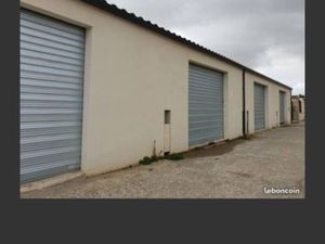Loue grand garage pour stockage