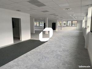 Bureau 313 m²