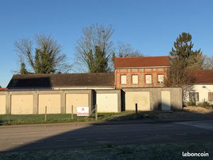 8 garages et 1 petit entrepôt à vendre
