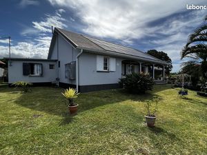 Superbe Villa Rénovée récemment de Type F4 / Grand Terrain de 573 m2