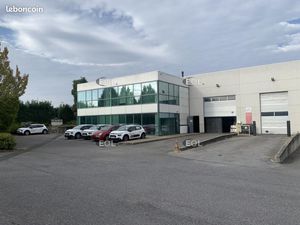Local industriel 1 332 m²