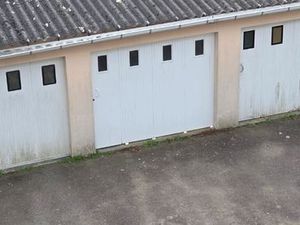 Emplacement moto dans garage