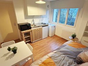 Appartement meublé 2 pièces – Entièrement rénové – Parking & cave inclus – Quartier calme 