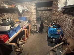 Très grande cave 35 m2 avec soupirail