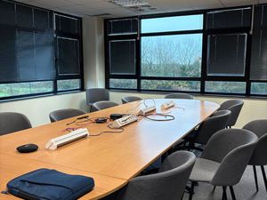 Bureaux 883 m² GUIPAVAS