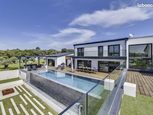 Maison unique et moderne