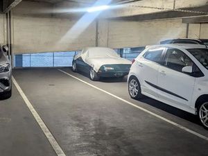 Loue parking - 23m² - Batignolles/Cardinet