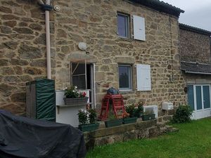 Petite maison de hameau pierres meublée T1-2