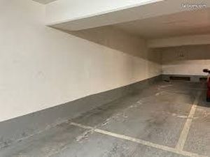 Place de parking centre-ville - 2 minutes Gare